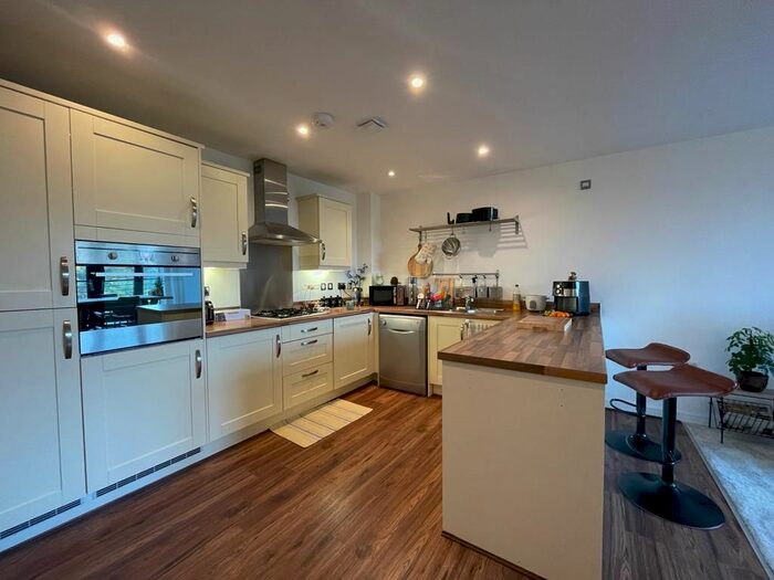 2 Bedroom Flat To Rent In Tunnicliffe Close, Broome Manor, Swindon SN3