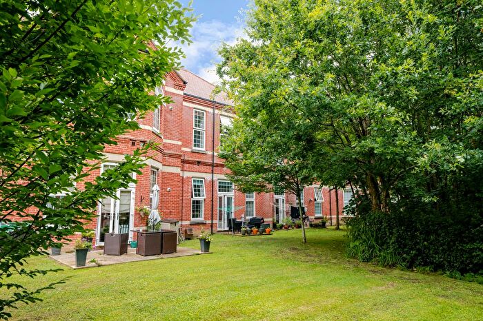 2 Bedroom Flat For Sale In Luscombe Avenue, Hellingly, BN27