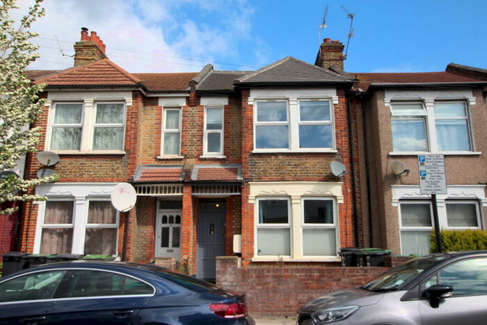 3 Bedroom Flat To Rent In Brantwood Road, Tottenham, London, N17
