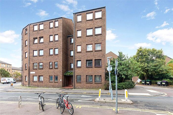 1 Bedroom Flat To Rent In East Crosscauseway, Edinburgh, EH8