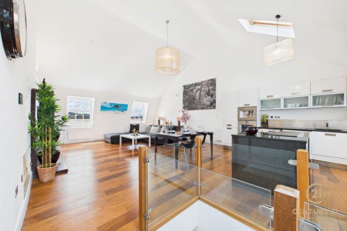 2 Bedroom Flat To Rent In St. Georges Square, Pimlico, London, SW1V