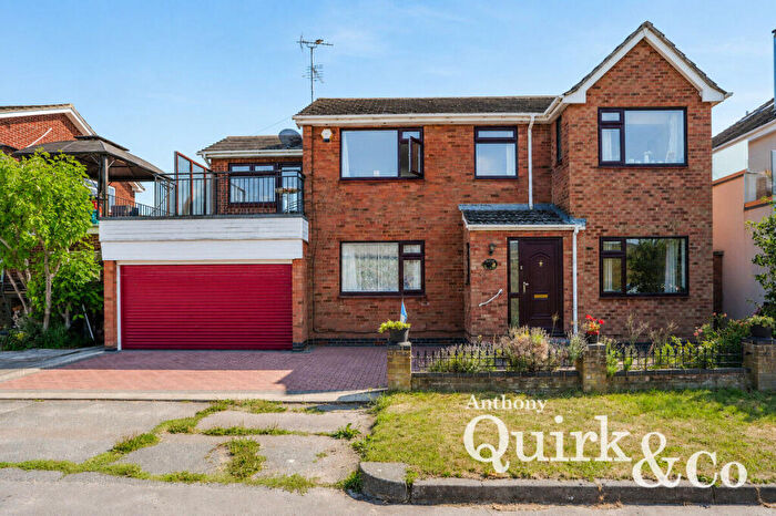 3 Bedroom Detached House For Sale In Kellington Road, Canvey Island, SS8