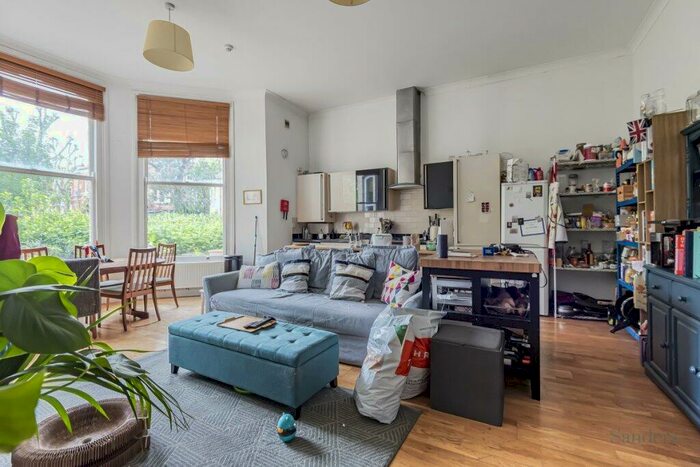 3 Bedroom Flat To Rent In Highbury New Park, Islington, London, N5