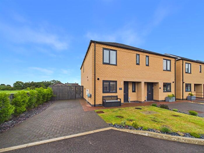3 Bedroom Semi Detached House For Sale In Bradley Close, Mablethorpe, LN12