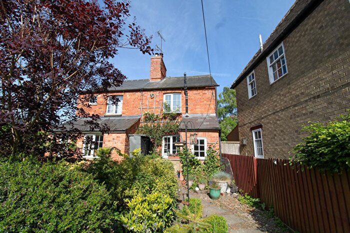 2 Bedroom Cottage For Sale In High Street South, Tiffield, NN12