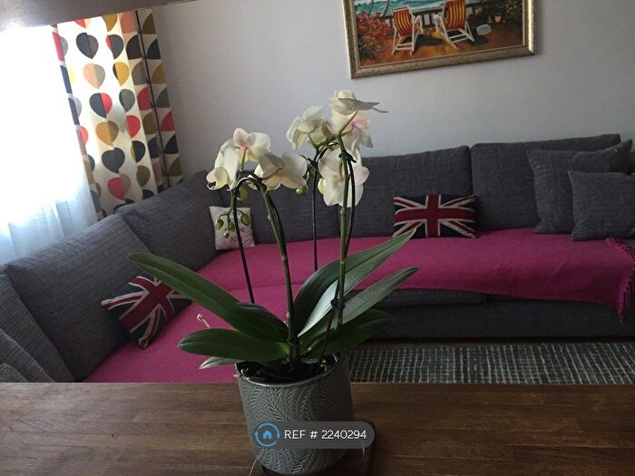 1 Bedroom Flat To Rent In Bell Farm Avenue, Dagenham, RM10