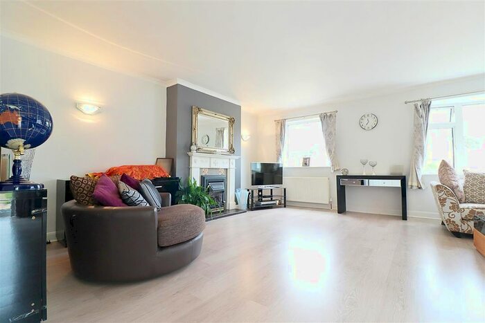 4 Bedroom Detached Bungalow For Sale In St. James Road, Melton, HU14