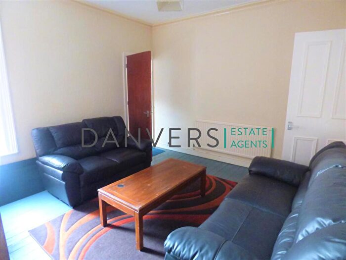 4 Bedroom Semi-Detached House To Rent In Paton Street, Leicester, LE3