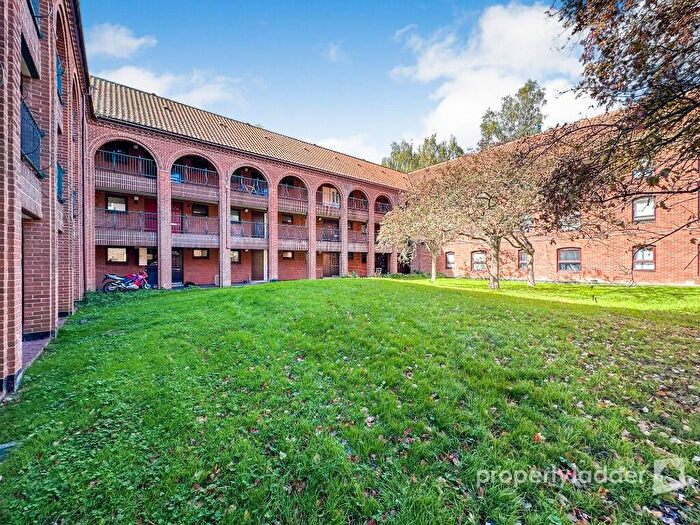 1 Bedroom Flat For Sale In Barnards Yard, Norwich, Norfolk, NR3