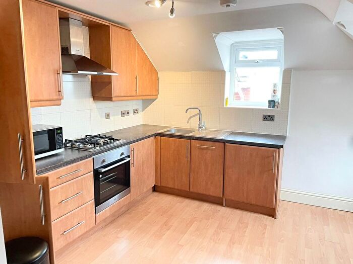2 Bedroom Flat To Rent In Lampton Road, Hounslow, TW3
