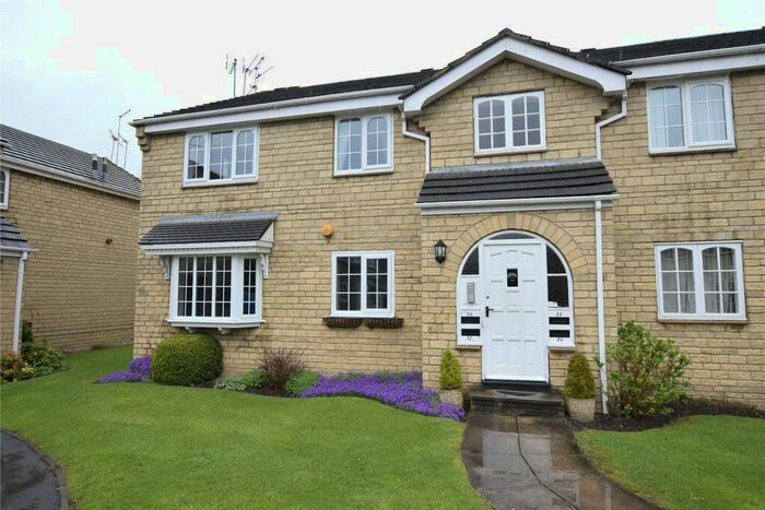 2 Bedroom Apartment To Rent In Oakdene Vale, Leeds, West Yorkshire, LS17