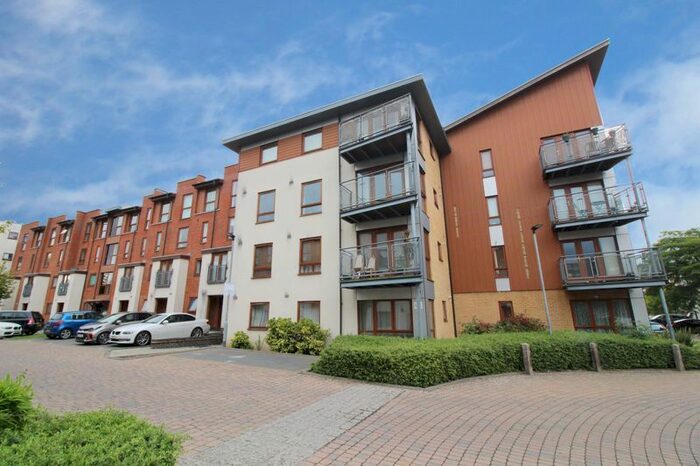 2 Bedroom Flat To Rent In Commonwealth Drive, Crawley, RH10