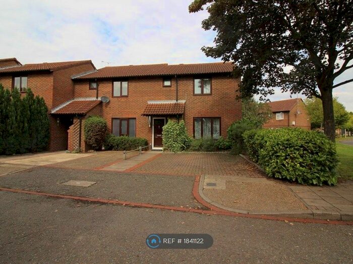 2 Bedroom End Of Terrace House To Rent In Hampton, Hampton, TW12
