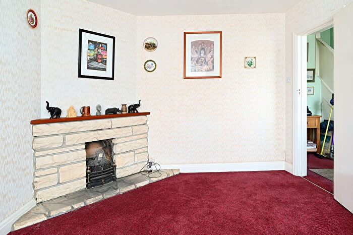 3 Bedroom Semi-Detached House For Sale In Victoria Road, Shoreham, West Sussex, BN43