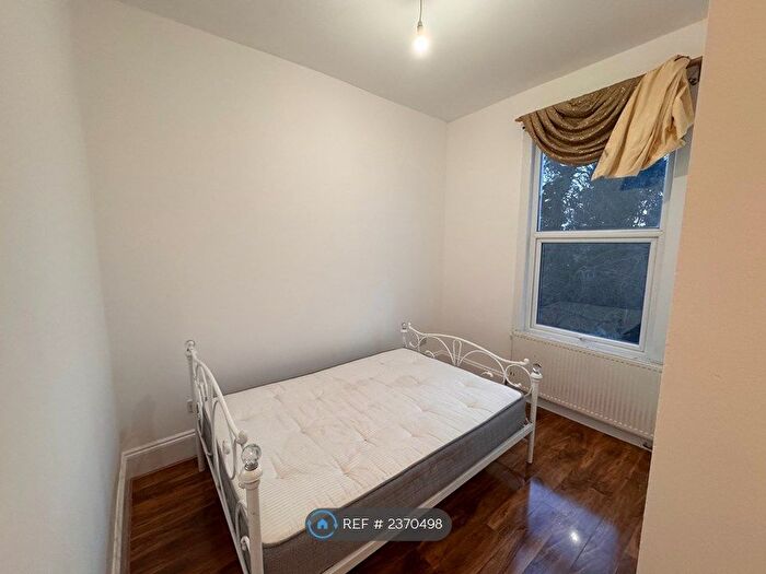 2 Bedroom Flat To Rent In Charlton, Charlton, SE7