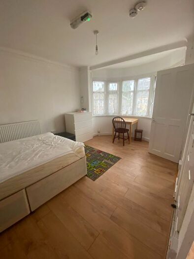 Studio To Rent In Rugby Close, Harrow, HA1