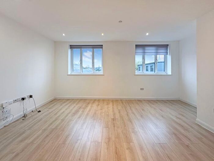 2 Bedroom Flat To Rent In Aquila House, London Road, Redhill, RH1