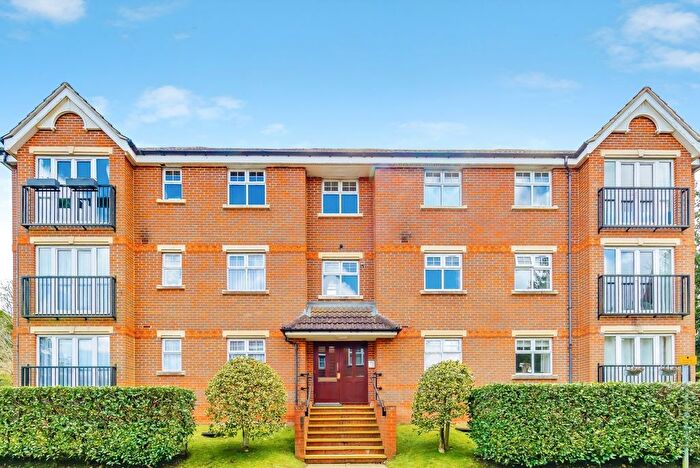 2 Bedroom Flat For Sale In Eothen Close, Caterham, Surrey, ., CR3