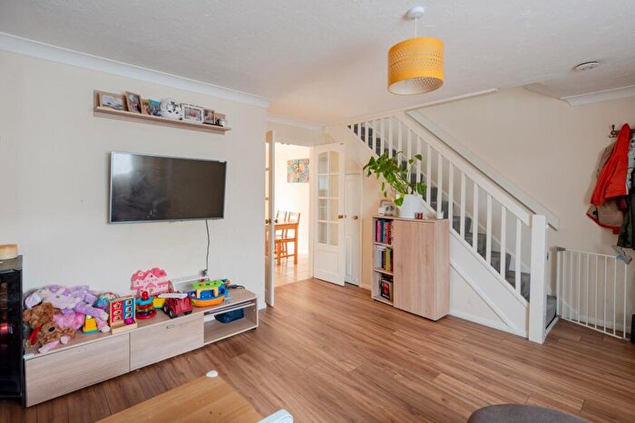 3 Bedroom Semi Detached House To Rent In Weycroft, Didcot, OX11