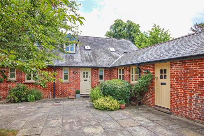 3 Bedroom Mews For Sale In The Courtyard, Hertingfordbury, SG14