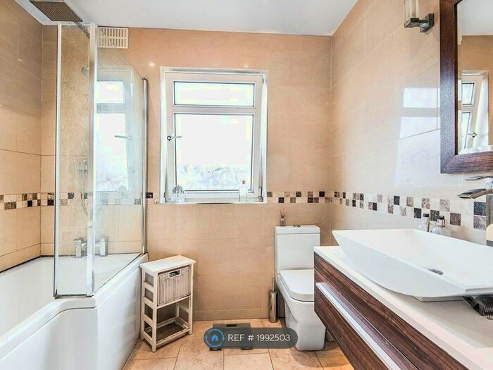 1 Bedroom Flat To Rent In Pemdevon Road, Croydon, CR0