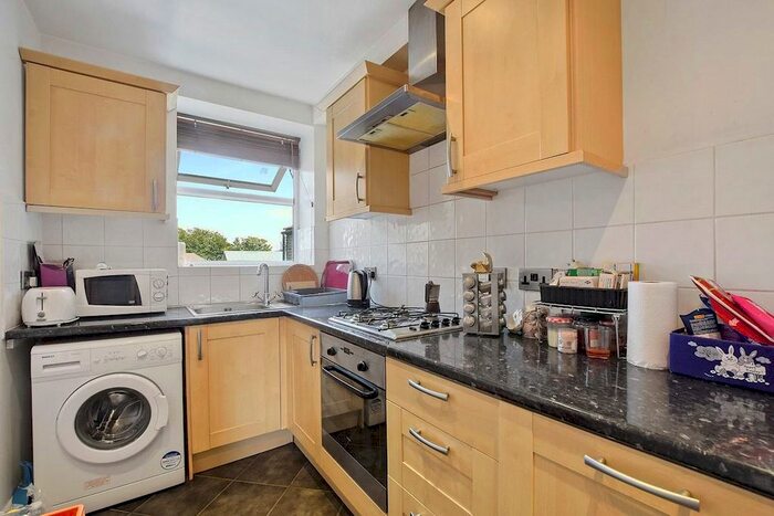 1 Bedroom Flat To Rent In White Hart Lane, London N17
