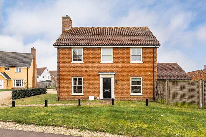 4 Bedroom Link Detached House For Sale In Bircham Close, Wroxham, NR12