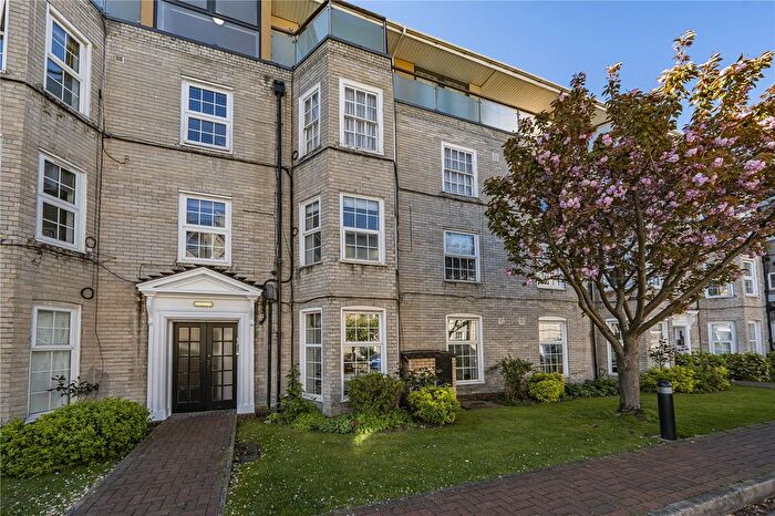 2 Bedroom Flat For Sale In Malden Court, West Barnes Lane, New Malden, KT3