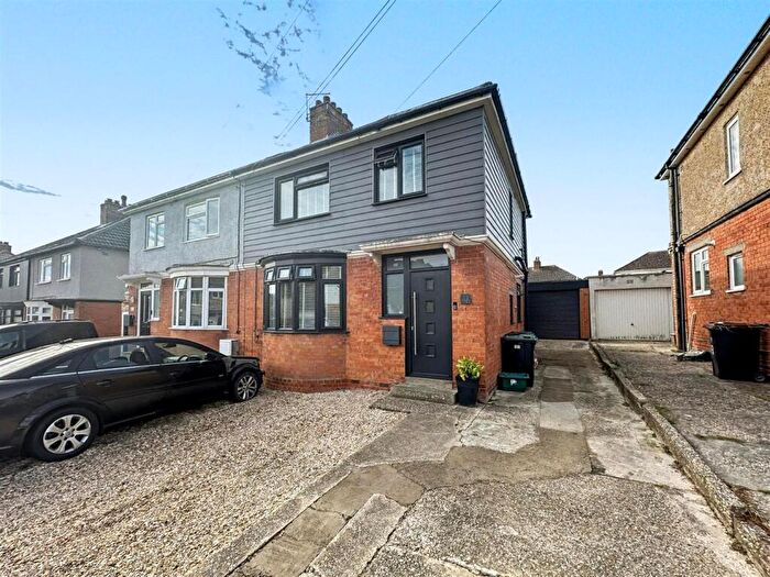 3 Bedroom Semi Detached House For Sale In Bryn Road, Weymouth, Dorset, DT4