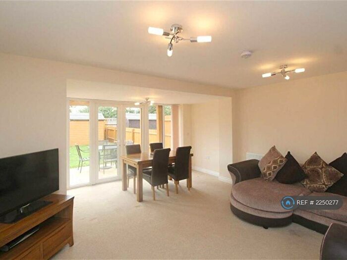 4 Bedroom Semi-Detached House To Rent In Hayton Way, Tattenhoe Park, Milton Keynes, MK4