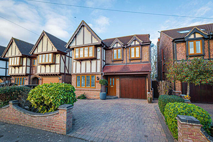 4 Bedroom Detached House For Sale In Canewdon View Road, Ashingdon, SS4