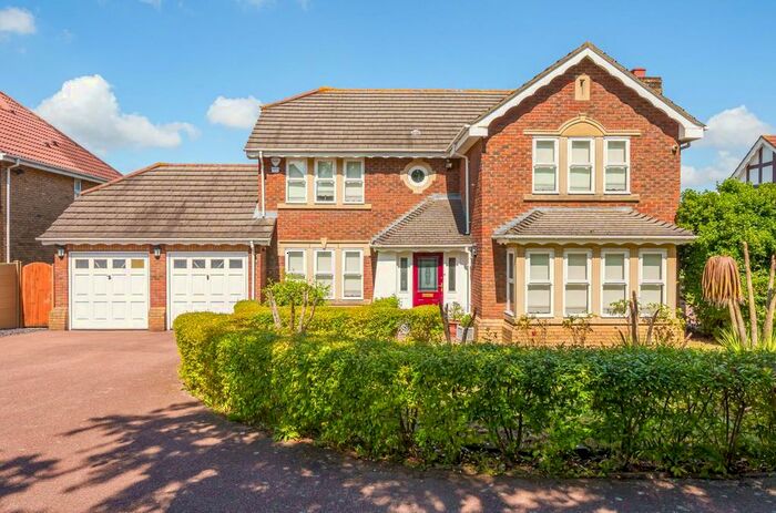 5 Bedroom Detached House To Rent In Sovereign Close, Purley, CR8
