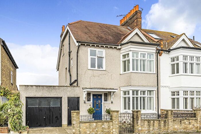 4 Bedroom Semi-Detached House To Rent In Heather Road Lee, SE12