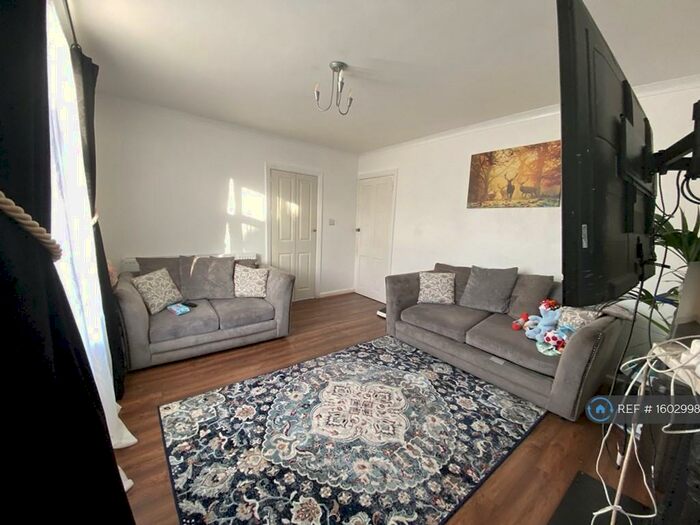 4 Bedroom Semi-Detached House To Rent In Waldo Place, Mitcham, CR4