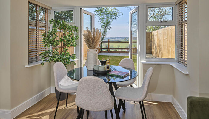 3 Bedroom Town House For Sale In The Ridgeway, Enfield, EN2