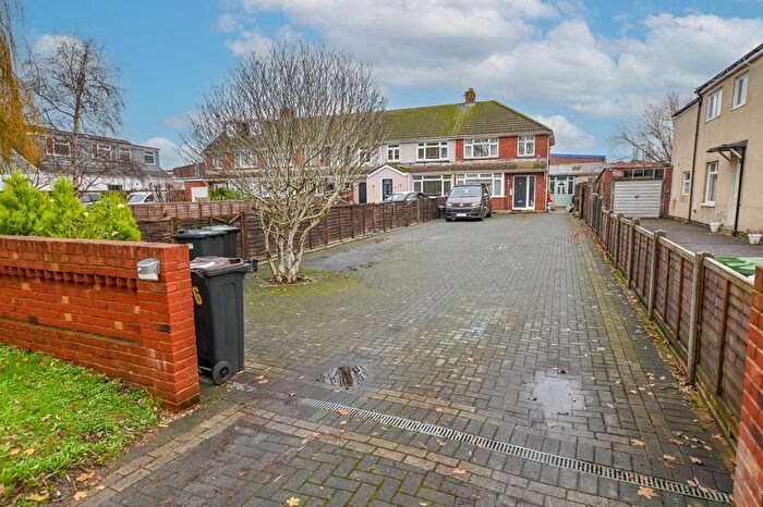 3 Bedroom Semi-Detached House For Sale In Hambledon Road, Waterlooville, PO7