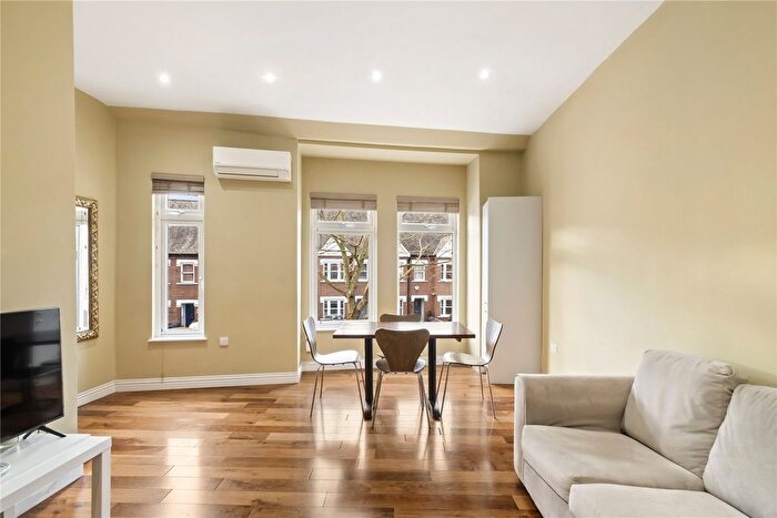 3 Bedroom Flat For Sale In Acton Lane, London, W4