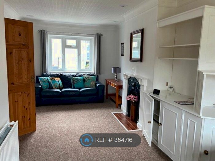 1 Bedroom Flat To Rent In Byng Drive, Potters Bar, EN6