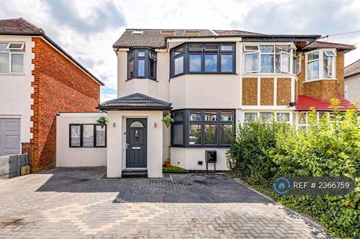 5 Bedroom Semi-Detached House To Rent In Cedar Avenue, Enfield, EN3