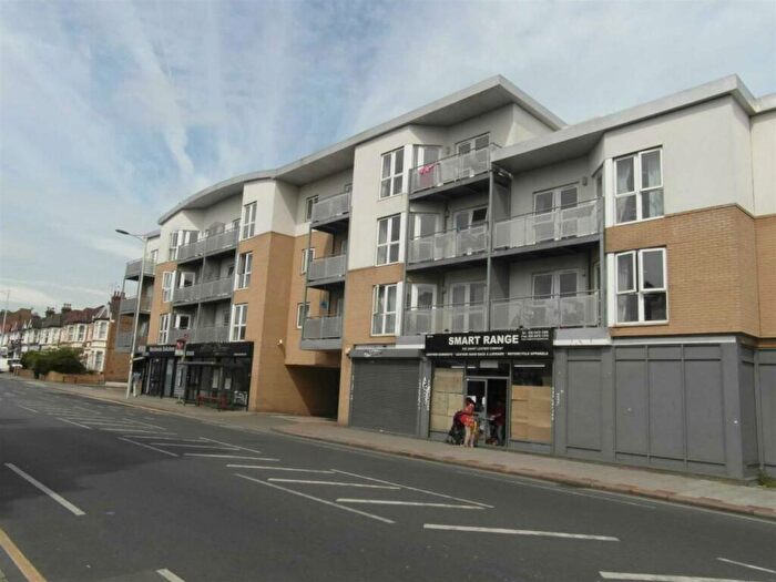 1 Bedroom Flat To Rent In High Road, Ilford, IG1