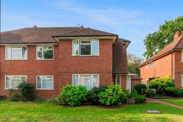 2 Bedroom Flat To Rent In Heath Mead, London, SW19