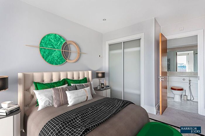 3 Bedroom Flat For Sale In Royal Quarter, Seven Kings Way, Kingston Upon Thames, KT2