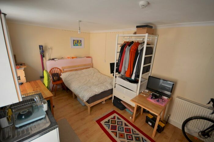 Studio To Rent In Hornsey Road, London, N19