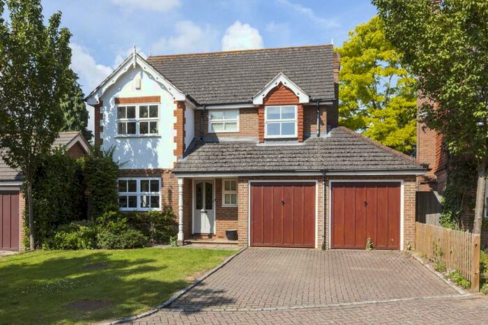 4 Bedroom Detached House To Rent In Kings Close, Thames Ditton, KT7