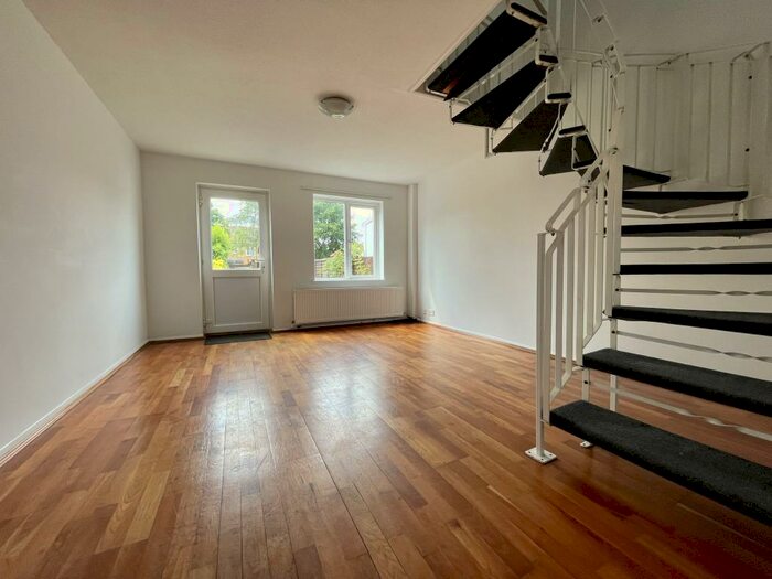 2 Bedroom House To Rent In Hainault Street, New Eltham, SE9