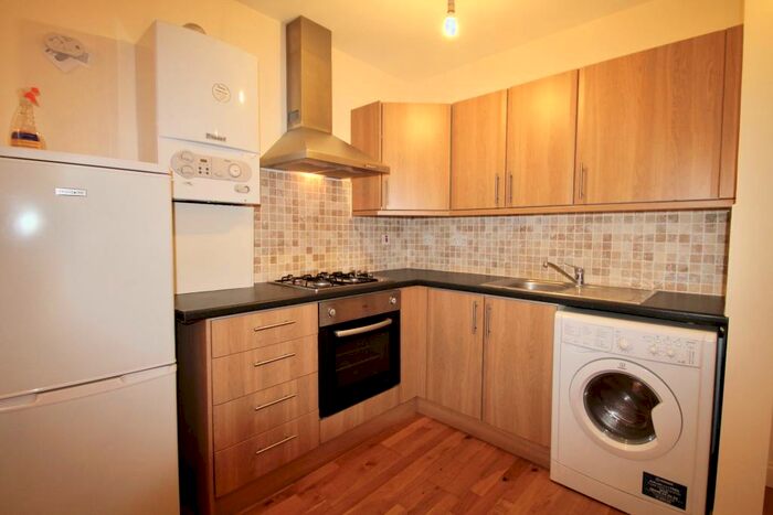 2 Bedroom Flat To Rent In High Street, Beckenham, BR3