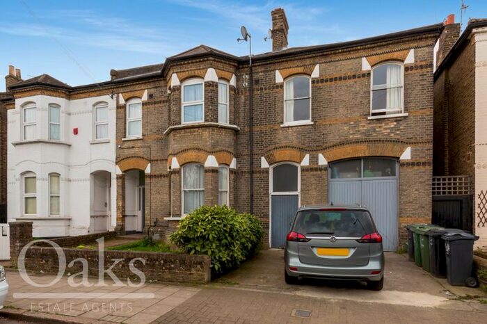 4 Bedroom Flat To Rent In Ellison Road, London, SW16