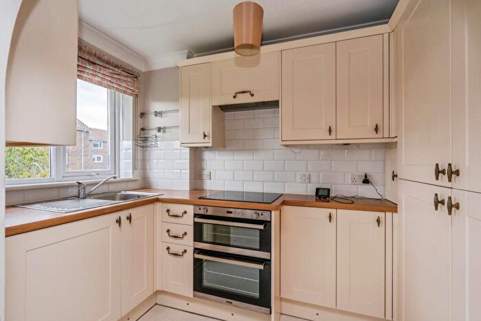 1 Bedroom Flat For Sale In Crombie Close, Waterlooville, Hampshire, PO8