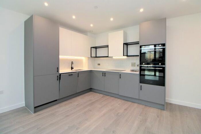2 Bedroom Flat To Rent In Woodberry Down, London, Greater London, N4
