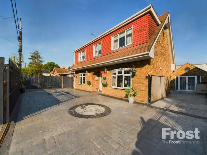 4 Bedroom Detached House To Rent In Mill Lane, Horton, Slough, Windsor And Maidenhead, SL3